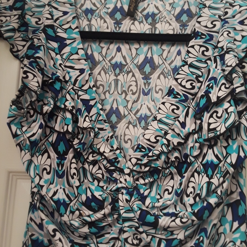 Beautiful Blue Print Top - Picture 2 of 3